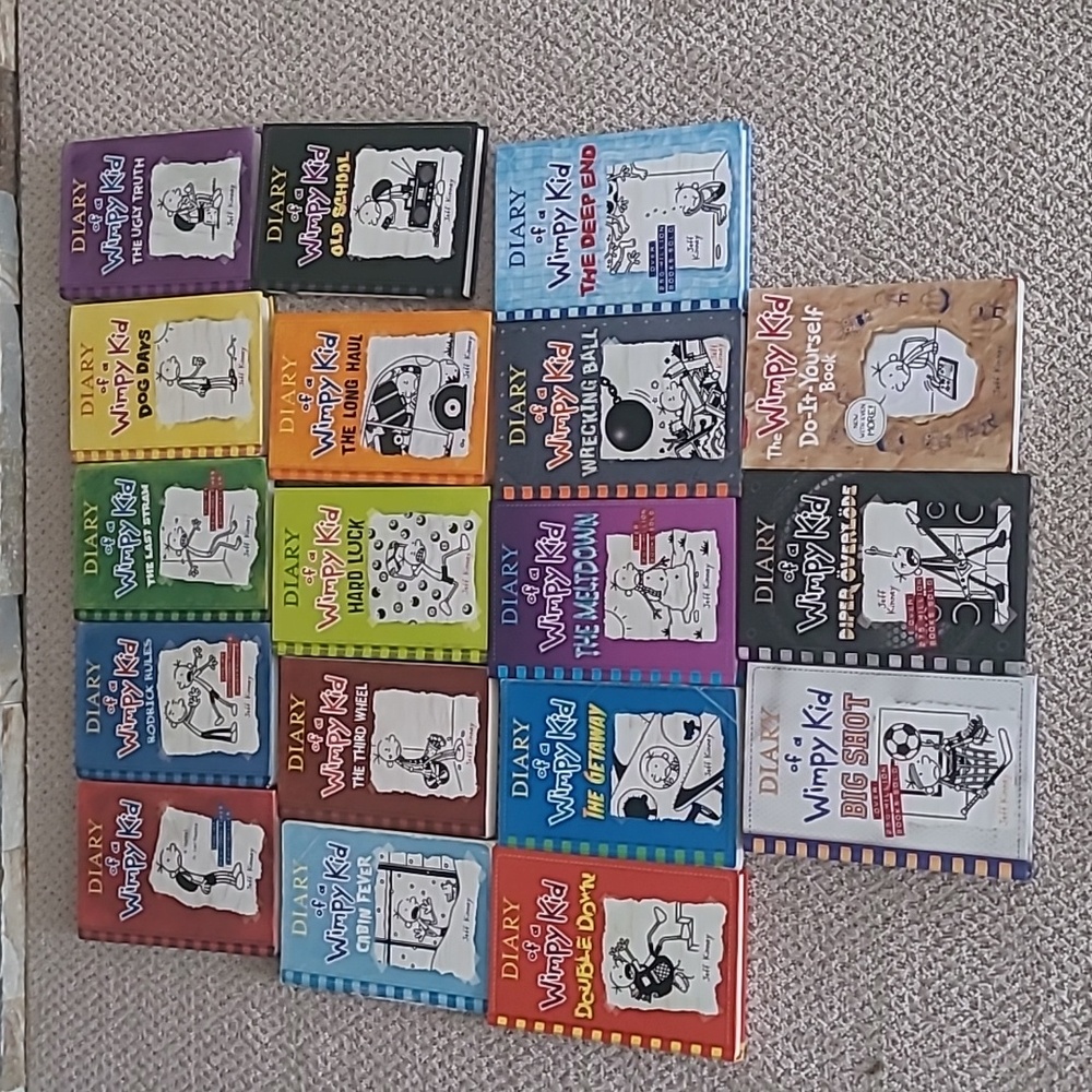 Diary Of A Wimpy Kid, Books 1-17 & Do It Yourself Book.
